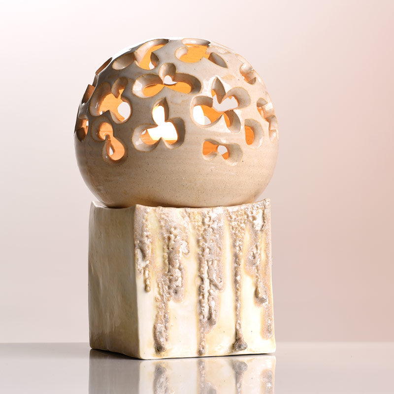 Ivory Ball ceramic lamp